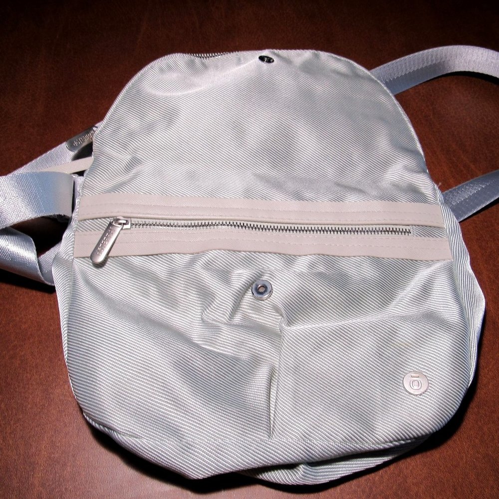 Doterra Crossbody Purse Bag Essential Oils Storage Silver And Floral - Picture 3 of 9